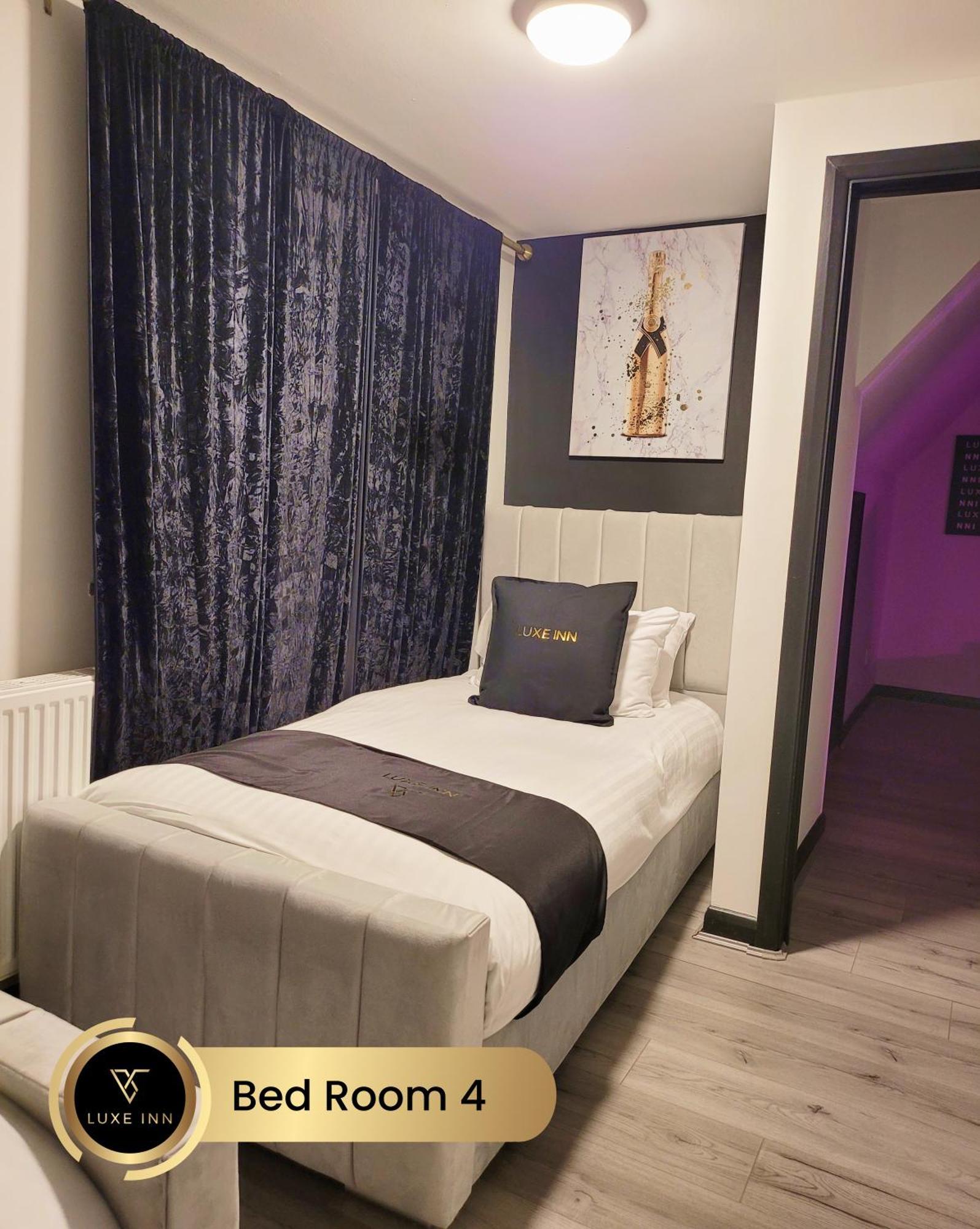 4 Bedroom House, Heathrow Airport, Luxe Inn Colnbrook Exterior photo