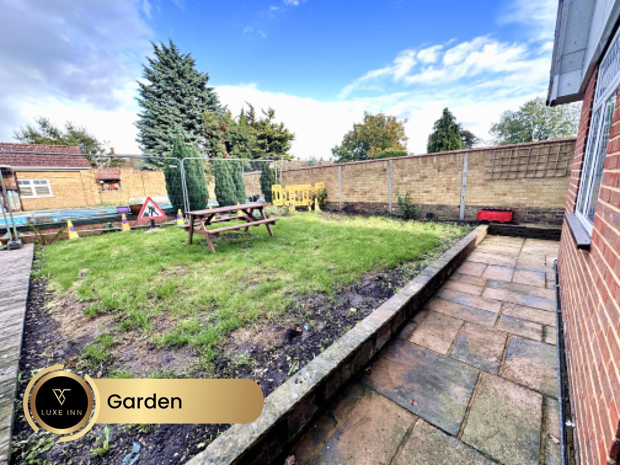 4 Bedroom House, Heathrow Airport, Luxe Inn Colnbrook Exterior photo