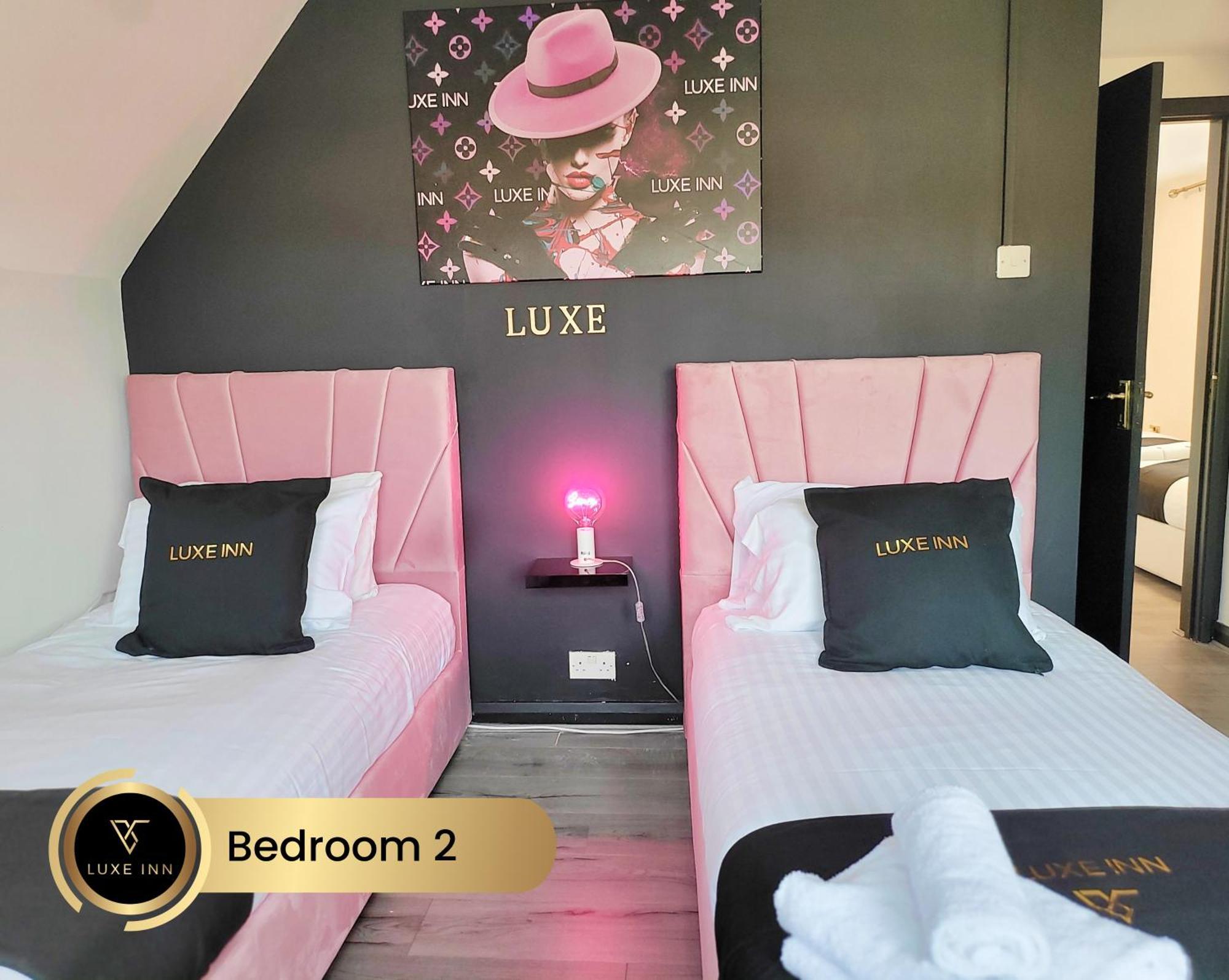 4 Bedroom House, Heathrow Airport, Luxe Inn Colnbrook Exterior photo