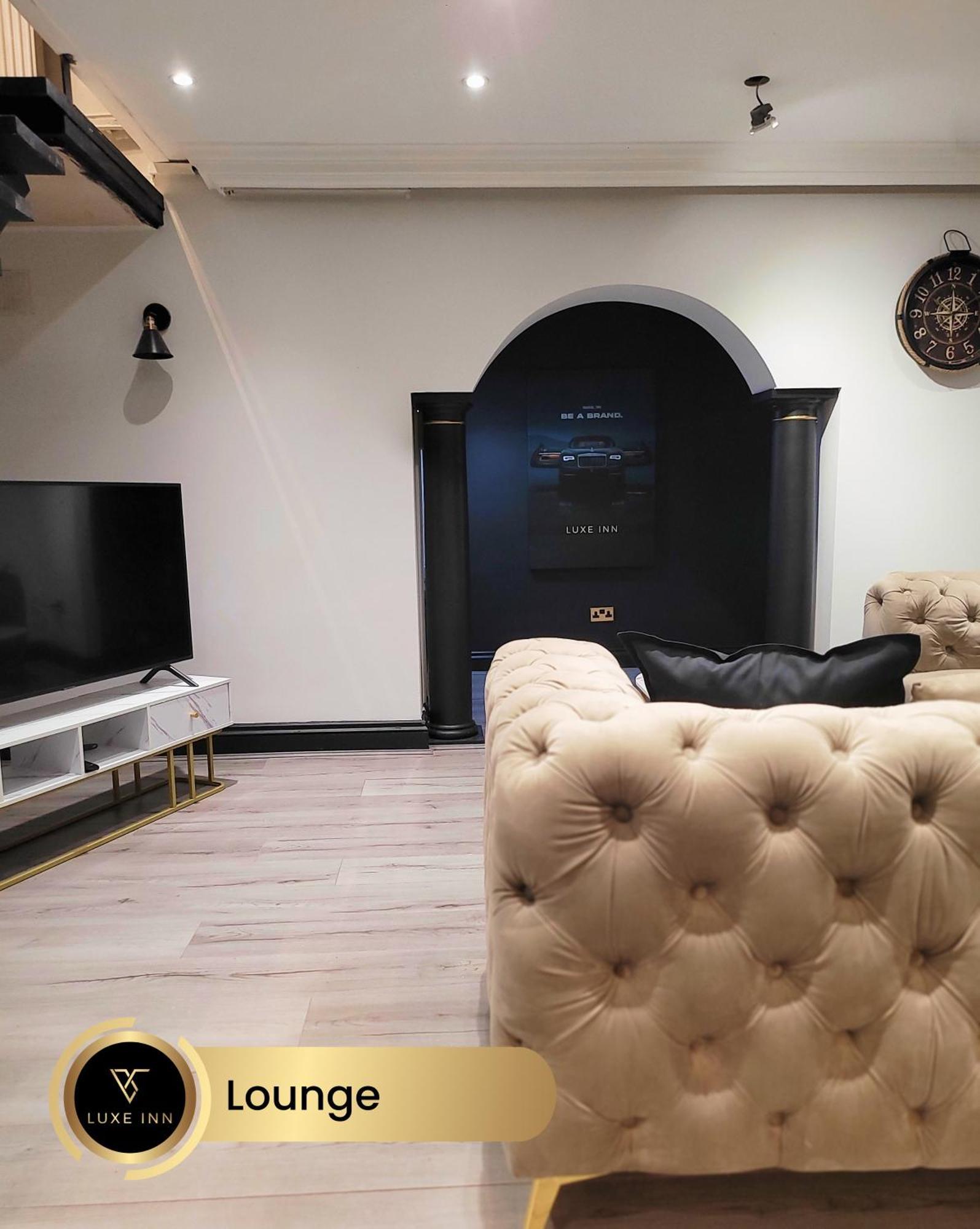 4 Bedroom House, Heathrow Airport, Luxe Inn Colnbrook Exterior photo